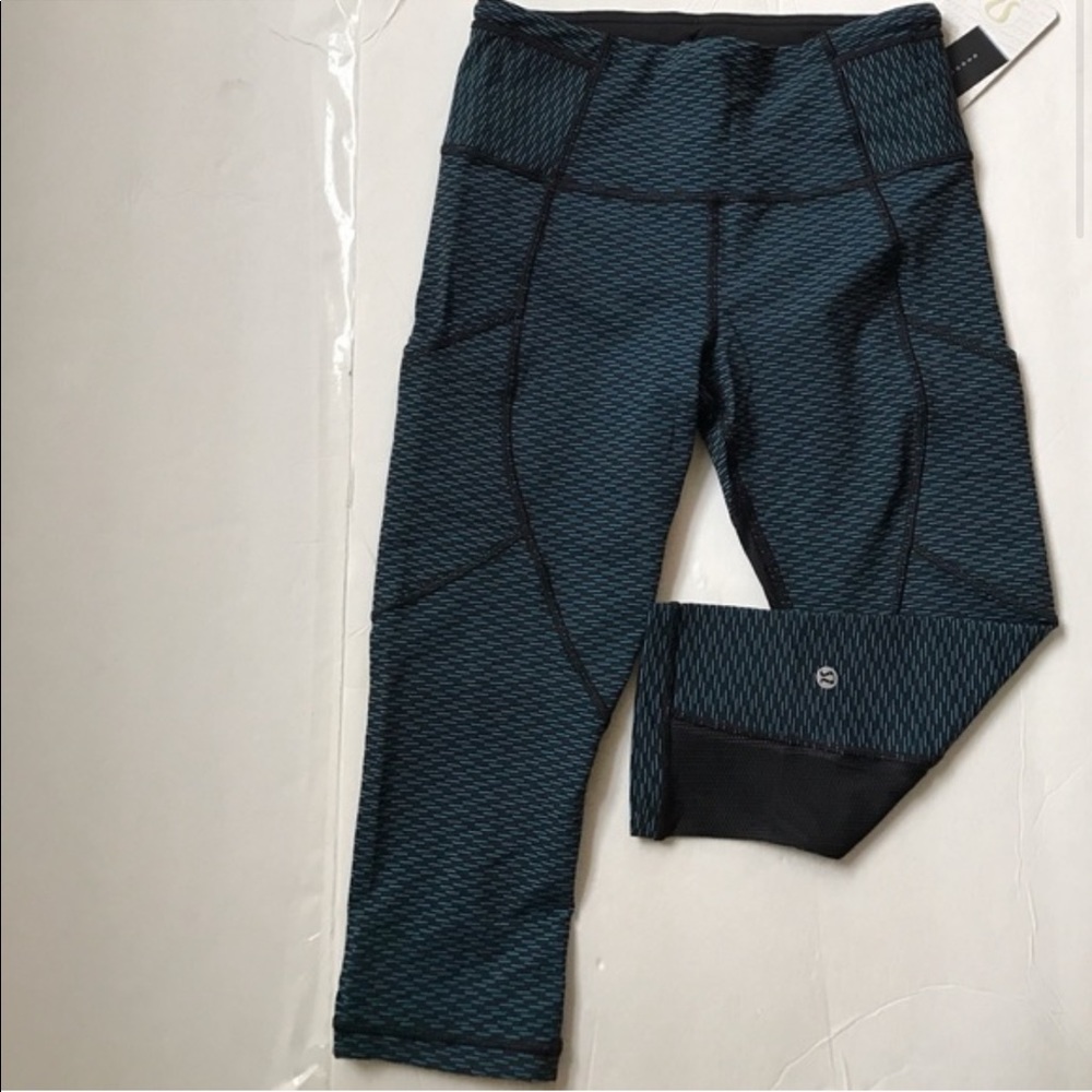 Lululemon Outrun 17 " Crop